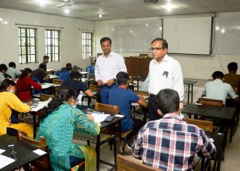 চুয়েটের ভর্তি পরীক্ষায় ‘ক’ গ্রুপের উপস্থিতি ৮০ শতাংশ এবং ‘খ’ গ্রুপের উপস্থিতি ৭১ শতাংশ