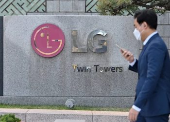 LG surpasses Samsung for the first time