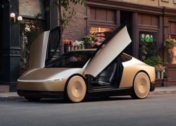 সাইবারক্যাব রোবোট্যাক্সি উন্মোচন করলো টেসলা