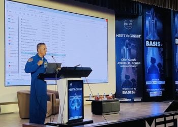 ওদের স্বপ্ন পূরণের প্রতিশ্রুতি দিলেন নাসার প্রধান নভোচারী জোসেফ আকাবা