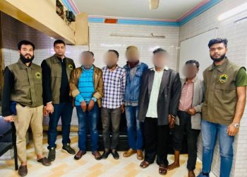 ১১টি মোবাইল ফোন ও গাড়িসহ চক্রের ৫ সদস্যকে গ্রেফতার করেছে সিটিটিসি