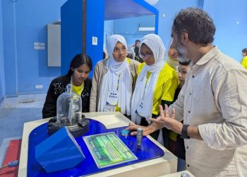 ঢাকার বিজ্ঞান ও প্রযুক্তি বিষয়ক প্রতিষ্ঠান ঘুরে দেখল উপকূলের মেয়েরা