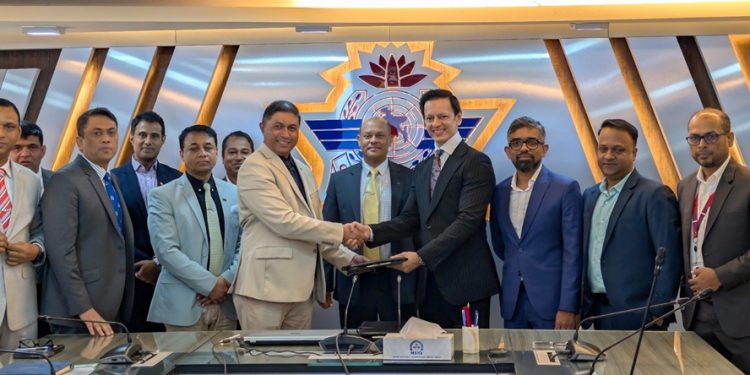 সিএএবি-এক্সেনটেক চুক্তি: বিমান চলাচলে উন্নত সংযোগ ব্যবস্থা গড়ে তোলার উদ্যোগ