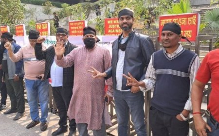 তৃতীয় দিনে কালো কাপড় বেধে সমাবেশ করলো চাকুতিচ্যুত গ্রামীণফোন শ্রমিকেরা