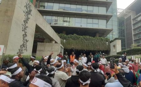 জিপি হাউজের গেটে চাকরিচ্যুতদের বিক্ষোভ ঘিরে সতর্ক পুলিশ