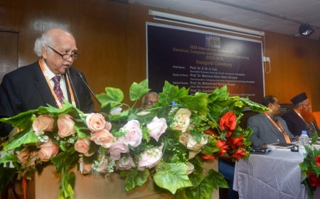 বর্তমান বিশ্বে এগিয়ে যেতে হলে তথ্য-প্রযুক্তিতে অগ্রসর থাকতে হবে: ইউজিসি চেয়ারম্যান