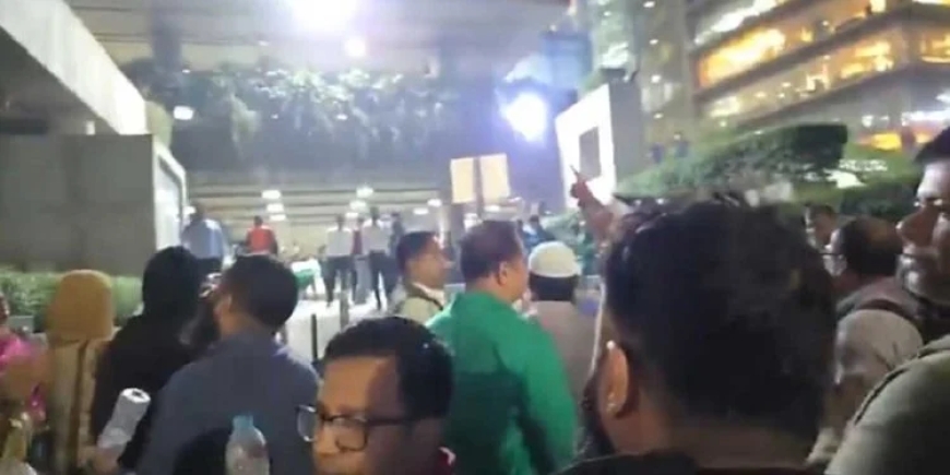 Former Employees Protest Outside Grameenphone Headquarters Over Alleged Unlawful Dismissals