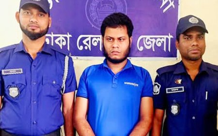 রেলের ২১ টিকিটসহ কালোবাজারি আটক