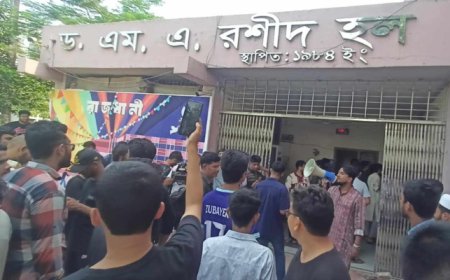 তালা ভেঙে হলে ঢুকলেন কুয়েট শিক্ষার্থীরা