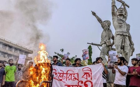 KUET Campus Crisis: Students Burn Symbolic Chair Demanding VC’s Resignation