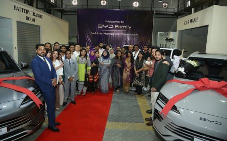 গ্রাহকের হাতে তুলে দেয়া হলো নতুন মডেলের ইভি