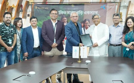 Grameenphone Gears Up for Literature: Partners with Bishwo Shahitto Kendro to Promote Reading