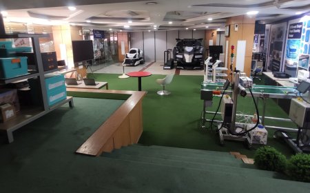 নগরে নতুন অতিথি ‘রোবট ডিসপ্লে সেন্টার’