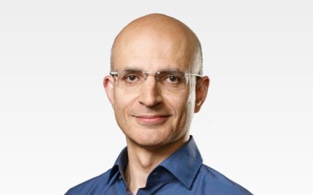 Apple Appoints Sabih Khan as New COO
