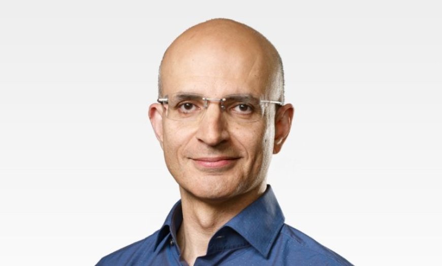 Apple Appoints Sabih Khan as New COO