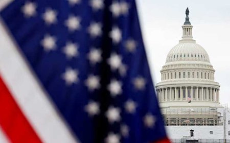 সোশ্যাল হ্যান্ডেলে অভিবাসী প্রত্যাশীর ‘আমেরিকা বিরোধী’ মনোভাব খতিয়ে দেখবে