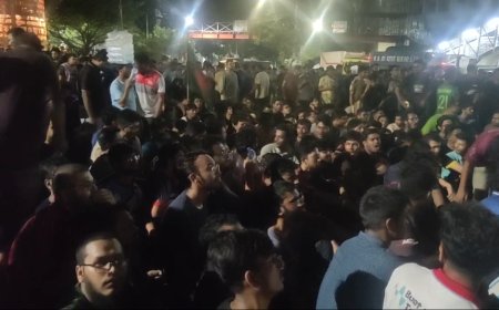মধ্যরাতে বুয়েট শিক্ষার্থীদের ১২ ঘণ্টার আল্টিমেটাম