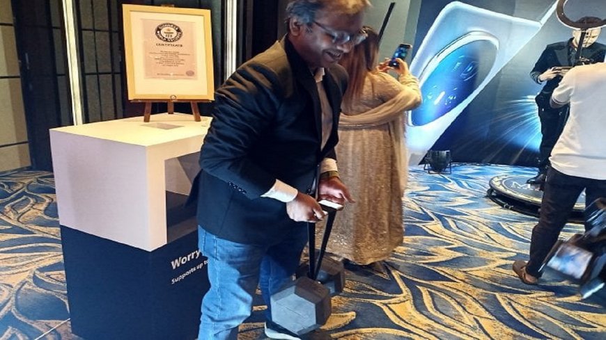 Honor’s Hinge Holds