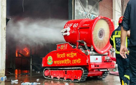 কার্গো ভিলেজের আগুন নিয়ন্ত্রণে রিমোট কন্ট্রোল ফায়ারফাইটিং রোবট