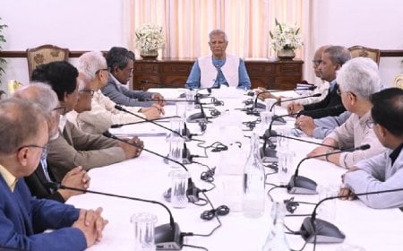 নির্বাচনে স্বচ্ছতা নিশ্চিতে দ্রুত বডি-ওর্ন ক্যামেরা কেনার নির্দেশ প্রধান উপদেষ্টার