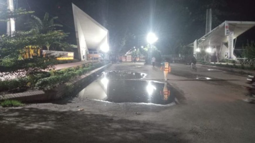 SUST Students Slam Symbolic Gate and Soaked Stops