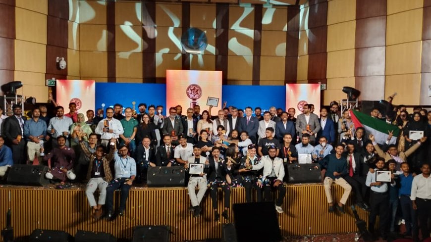 প্রথম ‘বাংলাদেশ আইসিটি অ্যান্ড ইনোভেশন’ সম্মাননা জিতলেন যারা