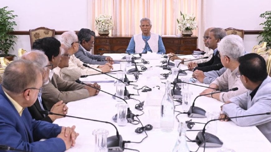 নির্বাচনে স্বচ্ছতা নিশ্চিতে দ্রুত বডি-ওর্ন ক্যামেরা কেনার নির্দেশ প্রধান উপদেষ্টার