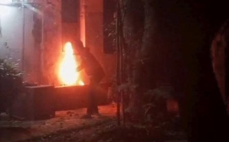 ডিজিটাল ফরেনসিক বিশেষজ্ঞের বাসভবন  ‘জোহা ভবন’-এ দুবৃত্তের আগুন