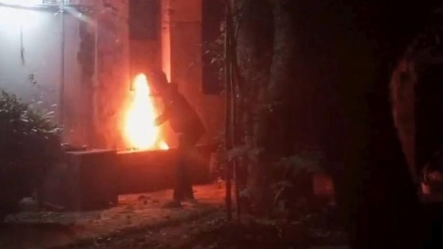 ডিজিটাল ফরেনসিক বিশেষজ্ঞের বাসভবন  ‘জোহা ভবন’-এ দুবৃত্তের আগুন