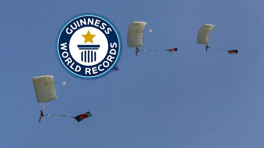 স্কাইডাইভিংয়ে সর্বাধিক পতাকা উড়িয়ে গিনেস রেকর্ড বাংলাদেশের