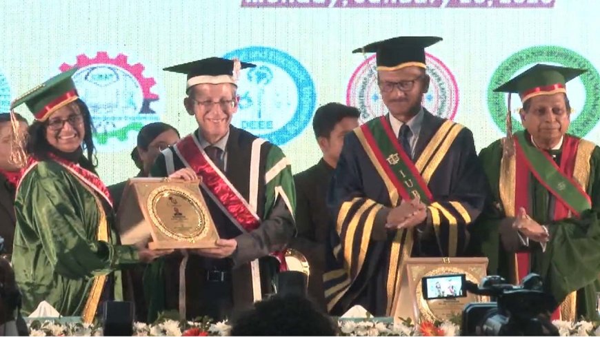 IUBAT Holds Ninth Convocation, Awards Degrees to Nearly 1,000 Graduates
