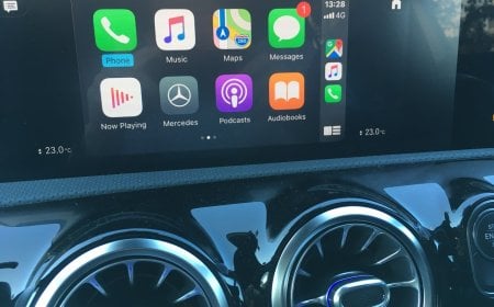 কারপ্লেতে তৃতীয় পক্ষের ভয়েস–নিয়ন্ত্রিত এআই চ্যাটবট আনছে অ্যাপল