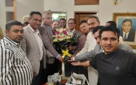 নতুন মন্ত্রীকে আইএসপিএবি নেতাদের ফুলেল শুভেচ্ছা