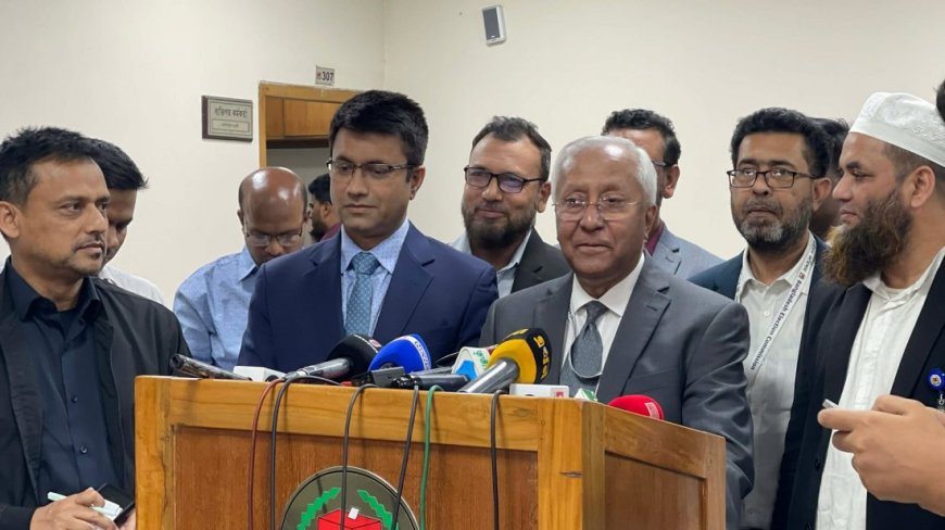 Mobile Phones Allowed at Polling Centres, but Not Inside Voting Booths