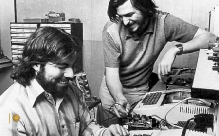 ৫০-এ অ্যাপল: পৃথিবীকে বদলে দিল যে কোম্পানি