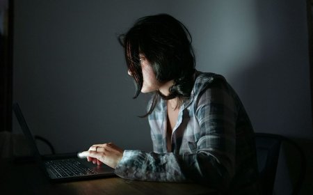 মানসিক ঝুঁকিতে এআই চ্যাটবট ব্যবহারকারীরা