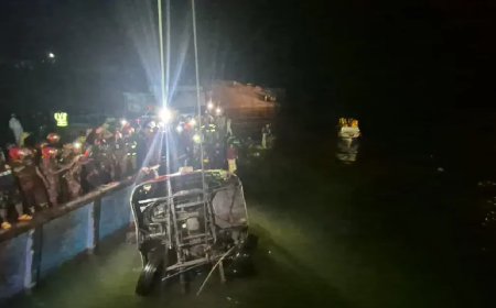 নেটিজনেদের কাঁদাচ্ছে পদ্মার পাড়ের কান্না-আহাজারি