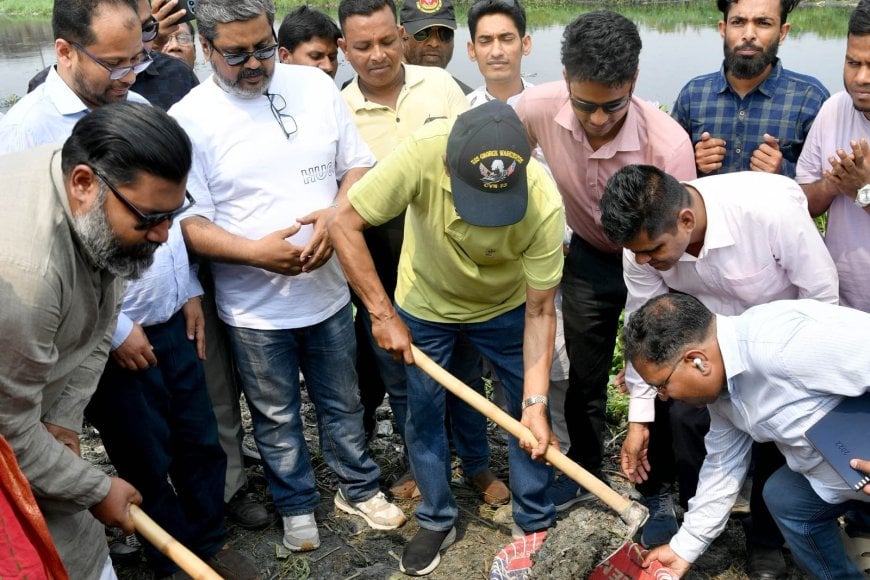 গাজীপুরে গাছা খাল পুনঃখনন কাজের উদ্বোধন করেন মন্ত্রী ফকির মাহবুব আনাম