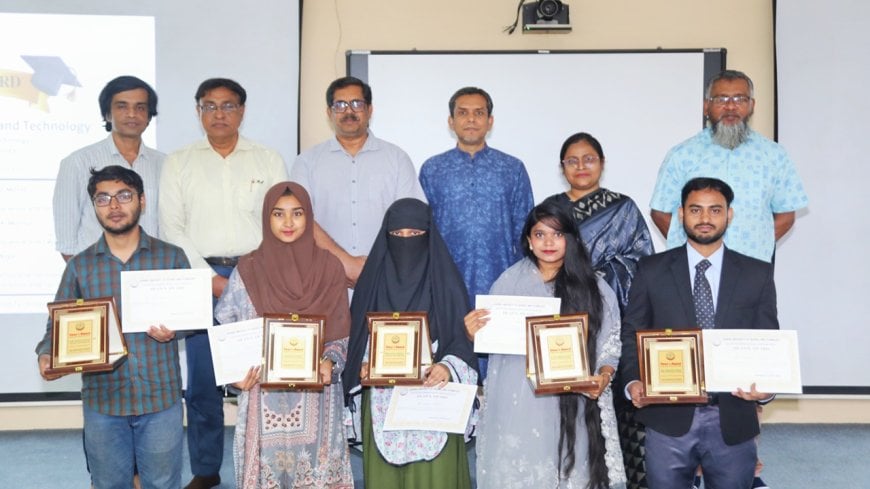 ডিনস অ্যাওয়ার্ড পেলেন যবিপ্রবির  ফলিত বিজ্ঞান ও প্রযুক্তি অনুষদের ৬ শিক্ষার্থী