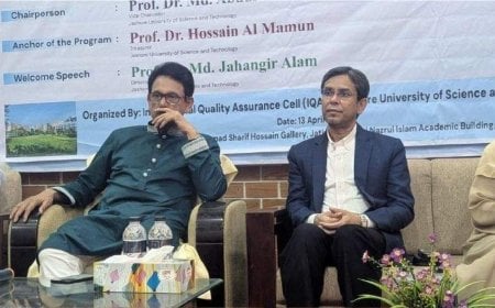 নিজ বিশ্ববিদ্যালয়ে শিক্ষামন্ত্রীর পাশে বসেই অব্যাহতির খবর পেলেন যবিপ্রবি ভিসি