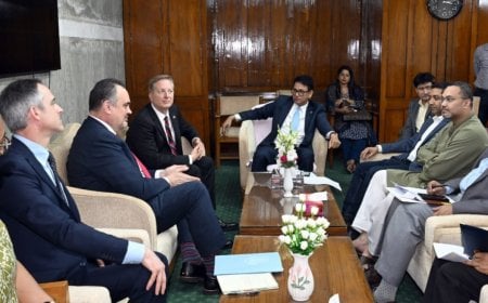 'স্টুডেন্ট ভিসা' সহজ করতে যুক্তরাষ্ট্রের বিশেষ দূতকে অনুরোধ