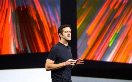 টিম কুকের উত্তরসূরি হিসেবে অ্যাপলের নতুন প্রধান নির্বাহী জন টার্নাস