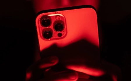 ১০০ দেশের হাতে ফোন হ্যাক করার স্পাইওয়্যার: যুক্তরাজ্যের সতর্কবার্তা