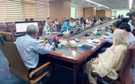 ইন্টারনেটকে জরুরি সেবা চিহ্নিত করে কর অব্যাহতির দাবি