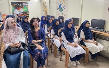 কড়াইল স্কুলে হলো কিশোরীদের জন্য এআই লিটারেসি সেশন