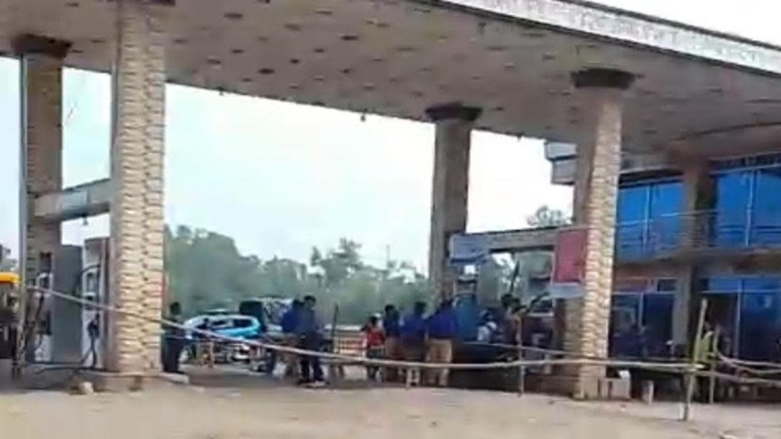 ফুয়েল কার্ড চেকে উধাও আধা কিলোমিটার মোটরসাইকেল লাইন