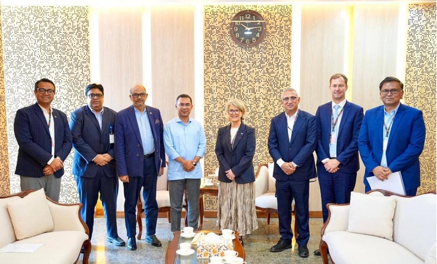 প্রধানমন্ত্রীর সঙ্গে সাক্ষাৎ করলেন টেলিনরের গ্রুপ সিইও