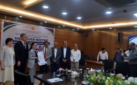 বাংলাদেশকে ৩ লাখ ৮০ হাজার ডোজ পোলিও টিকা দিল সিনোভ্যাক ফাউন্ডেশন