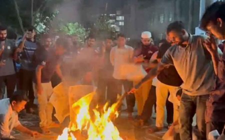 ডুয়েটে 'বহিরাগত' উপাচার্য নিয়োগের প্রতিবাদে শিক্ষার্থীদের সড়ক অবরোধ ও বিক্ষোভ
