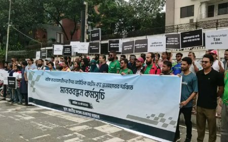 মোটরসাইকেলে অগ্রিম আয়করের প্রতিবাদে সংসদ ভবনের সামনে বাইকারদের মানববন্ধন